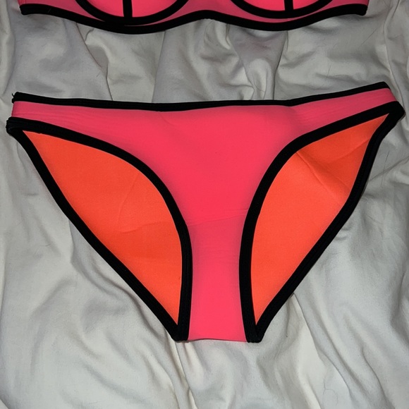 Neoprene triangle style bikini - Picture 3 of 5